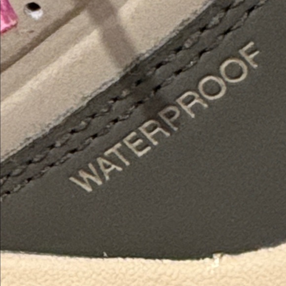 Columbia Tan and Pink Waterproof Boots - Picture 5 of 9